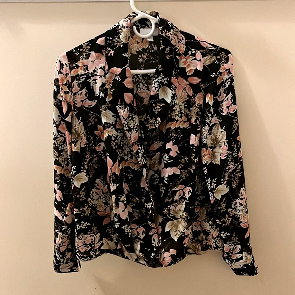 J.Jill pre-owned size XS floral blouse. Great condition!